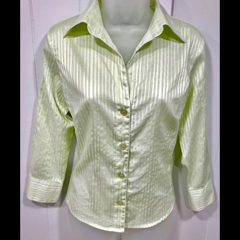 🎉4 Tops For $25🎉Harve' Benard Beautiful Pale Green Blouse